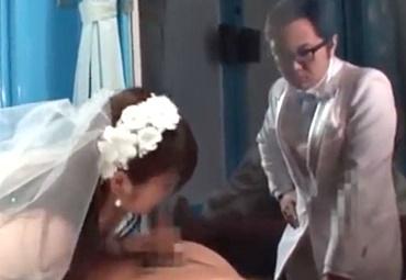 おい旦那！お前の嫁、マジックミラー号で知らない男にチンポ入れられているでぇｗ 新婚早々での不倫ファック企画