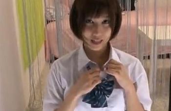 JK制服姿でマジックミラー越しに誘惑してくる湊莉久がエロ可愛くていいですｗ これって昔懐かしの風俗だよなｗ