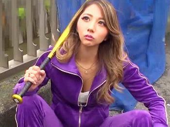 「なんだよ！そんなに動かすなよ...」強気なヤンキー女がサラリーマン風おっさんの巨大チンポにハメられアへ顔晒すｗ