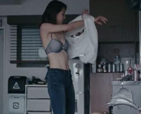 【長澤まさみ】スタイル抜群おっぱいデカｗ映画「海街diary」の下着ブラジャーお宝シーン！大人気有名人