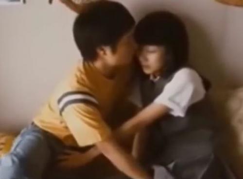 【波留】超人気女優が初のベッドシーンでおっぱい揉まれてマンコとチンコを触り合い！子供同士のセックス！濱田岳