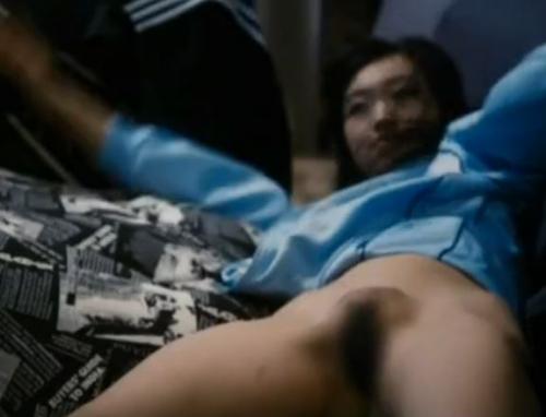 【佐々木心音】映画で女性器がｗほぼパイパンの薄い陰毛と割れ目がモザイク越しに見えてる！スレンダー人気女優のフルヌード！
