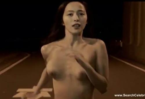【岩佐真悠子】エロすぎる濡れ場！映画「受難」でプリケツ全裸でデカい巨乳おっぱいを揺らしながら野外を全力疾走！