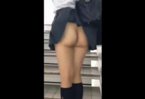 【顔出し、スマホ撮影】激カワJKがノーパンで露出狂デート、カラオケ店でセックス口内発射ｗ高校生カップル個人撮影！