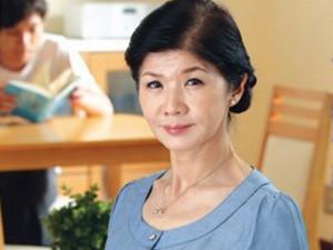 【工藤留美子/還暦】「お母さんも我慢出来ないわ//」還暦熟女の母と中出し近親相姦