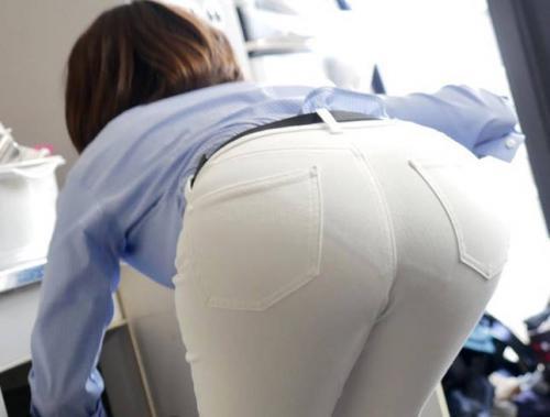 【SOD女子社員】「えっ//何ですか//」ぷりっぷりのお尻がエロすぎる美人OLを即ハメ激ピストン！！