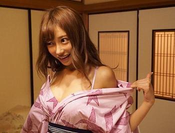 【明日花キララ】昔ビッチだった彼女が社員旅行で酒飲みすぎて寝取られ浮気SEX