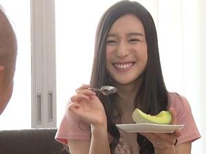 隣人の中年オヤジに犯される要求不満OL！最後は中出しまでされてご満悦♪