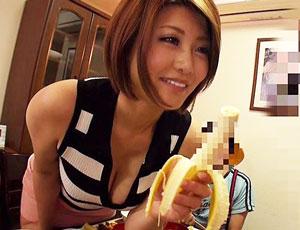 息子とセックスしている親戚の巨乳人妻に乳首をなめられながらフェラしてもらったら気持ちよすぎてデカパイに発射！
