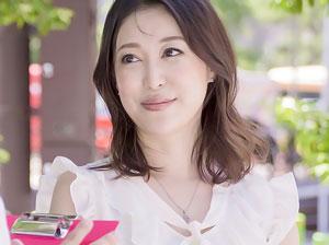 【セレブ妻ナンパ】一流のセレブ熟女バイブで感じで中出しも膣奥で受け止める！