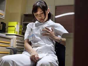 人妻ナースは要求不満！オナニーで発散できずにエッチまでさせてくれたったw