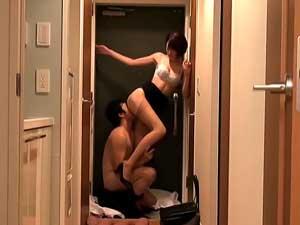 【司ミコト】一人暮らしの美人痴女が部屋に男を連れ込み自身の快楽のために男のチ○ポをもて遊んでてえっろｗｗｗ