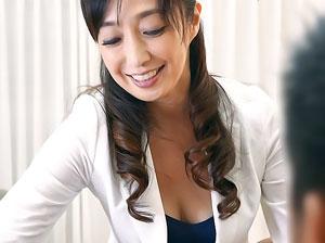 <中出し>完熟生保レディーの契約テクニック！種付け中出し枕営業！