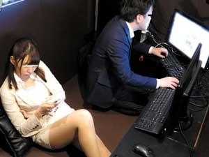 ネットカフェで美人上司と個室お泊り！寝ようとしたが誘ってきたのでハメたらいつもと違う可愛い顔を見せてきたｗ