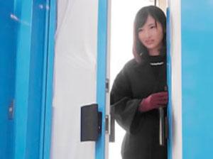 <マジックミラー号> 2歳の子供がいるセレブ妻をナンパハメハメ！乳首をこねくりまわしながらガン突きｗ