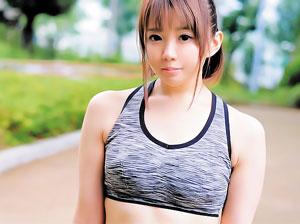 筋トレする体育会系女子大生を筋トレで汗をかかせてムレムレの状態で激しく中出しパコ！
