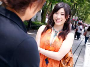 <素人ナンパ>綺麗なお姉さんをナンパしてハードにセックス！気持ちよすぎたので膣奥に中出し！