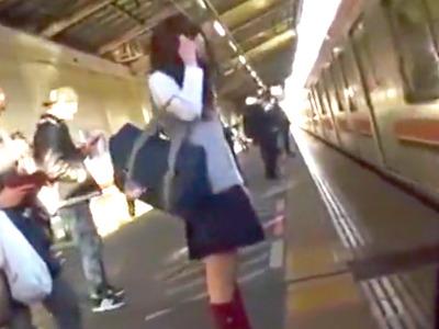《痴漢/女子校生》※閲覧注意※通学途中の美少女ロリ制服JKに悪質性的イタズラする様子を撮影したネット拡散映像。