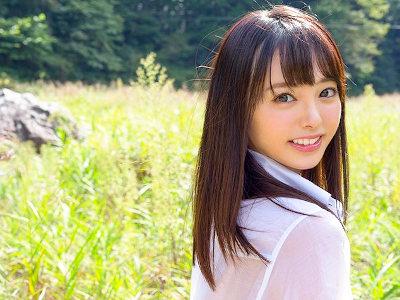 《小倉由菜/AVデビュー》誰しもが恋に堕ちる究極の美少女…。カメラの前で緊張のフェラし…絶頂セックスで顔射で汚される…