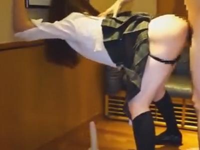 【個人撮影】「もう許して！許して！子宮壊れちゃうぅーーーー！！」生意気な彼女に中出し！