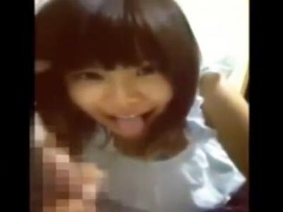 《個人撮影》「全部…飲んだよ♪」ドM可愛い美少女ロリ彼女に自宅で彼氏がイラマチオし口内射精→ごっくん♪カップル破局で流出