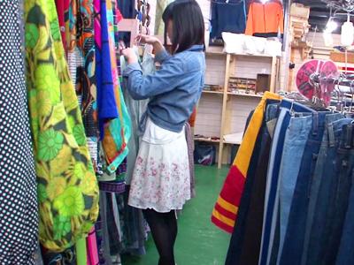 《閲覧注意/痴漢レイプ/中出し》「あのガキ…犯すか…」美少女ショップ店員を急襲し窒息寸前イラマチオし立ちバック中だし強姦
