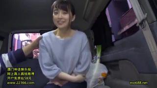 買い物帰りの若妻をナンパ車内に連れ込んでフェラ強要!