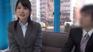 美人人妻OLが後輩とММ号内でハメ撮りセックス!
