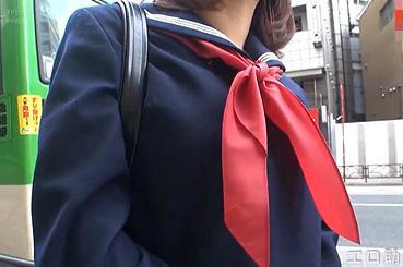 制服の膨らみに思わずナンパ！マジックミラー号でおっぱい測定､乳首もピンクで敏感ダス