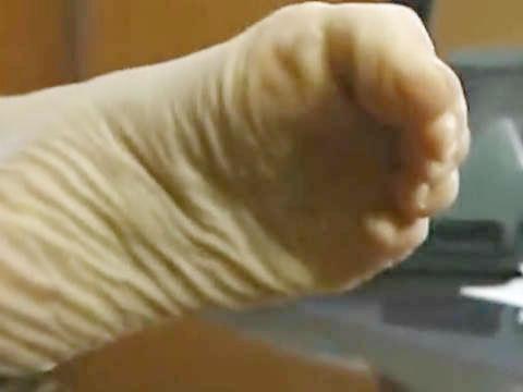 【ヘンリー塚本】おま○こに入れられたいわぁああ…熟女巨乳人妻が輪姦され寝取られるセックスを妄想して痙攣オナニーする