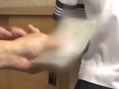 【ヘンリー塚本】ゼロがも一個ついたら見せてあげてもいいかなぁあ...童顔巨乳JKが大家を誘惑し援交セックス