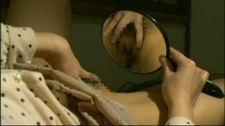【ヘンリー塚本】この中に強姦魔で力ずくでペニスを差し込まれてみたいわぁあ…爆乳女が着衣のまま鏡でマ○コを覗く