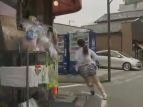 【ヘンリー塚本】おいっこらぁあ待てえぇえ…熟女爆乳人妻が中出しされる