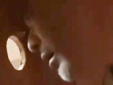 【ヘンリー塚本】主人が待合室にいます大丈夫かなぁああ…旦那が熟女巨乳人妻をスワッピングで寝取られ瞬間を覗く