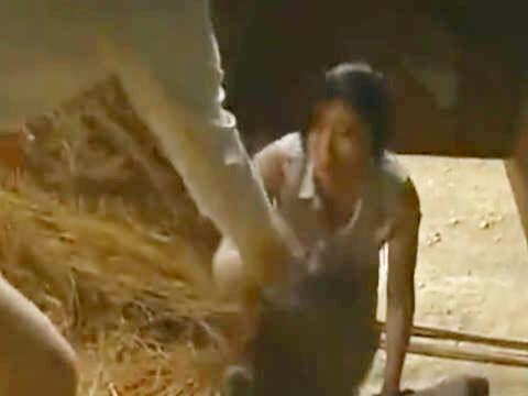 【ヘンリー塚本】はやくぅこっちこいやぁああ…熟女巨乳人妻が夫の入院中にヤリ部屋の納戸で寝取られる