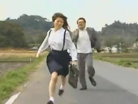 【ヘンリー塚本】なによぉ私そんな気ないからね…制服を着た巨乳美少女をホテルへ連れ込み着衣のままセックス