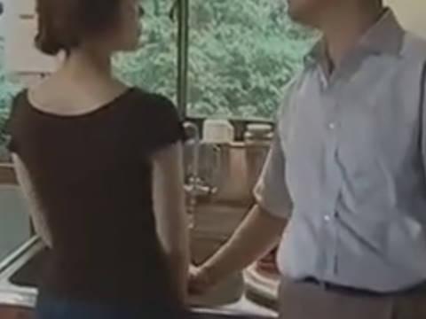 【ヘンリー塚本】そうよいつもいやらしい目で私を睨んでるじゃない…巨乳人妻が娘の旦那を誘惑し近親相姦で寝取られる