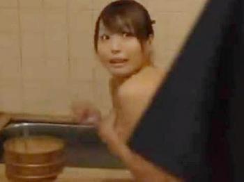 【ヘンリー塚本】きゃっつ？ちょっとぉ何ぃい？？…熟女巨乳人妻の兄嫁が高校時代の同級生の元彼に惹かれ寝取られる