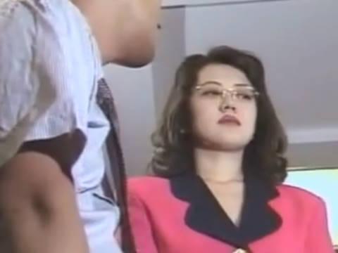 【ヘンリー塚本】もうつくづく嫌になりましたわぁあ…眼鏡の熟女巨乳OLが上司とヤリ部屋で中出し