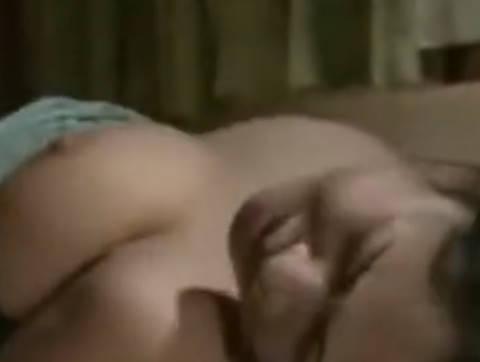 【ヘンリー塚本】目を開けたらぶっ殺すからな わかったかぁあ…爆乳女を拘束しておっぱいを揉みまくりバック挿入で強姦