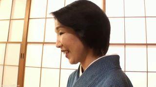 着物姿の高齢熟女おばさんがハメ撮り挑戦中出しセックス!