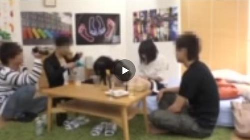 一気飲みして数時間後…そこにいた女子だけが豹変し変態水着でアヘ顔ダブルピース