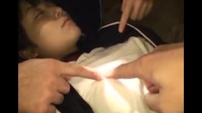 イタズラのつもりで睡眠薬を混入し寝ている女子に興奮して強姦