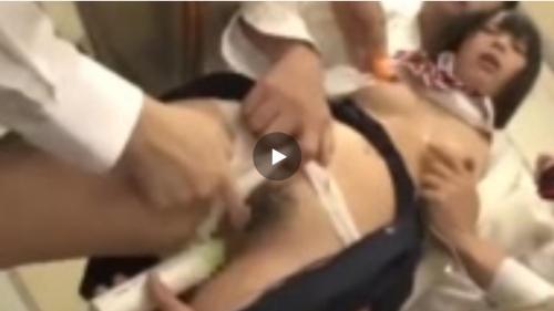一途な恋心を踏みにじられた女生徒が憎らしいヤリマンクラスメイトたちを眠剤で眠らせ全身拘束