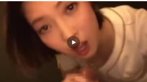 男の口や全身をヨダレまみれにした美女が陰茎をおしゃぶりする
