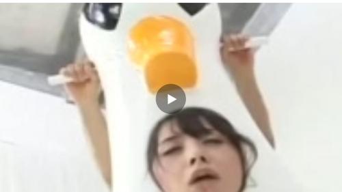 【新井エリー】トール式便器ではヨダレを垂れ流しチ○ポをお掃除、潮で便器を洗い流す
