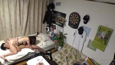 カメラが仕掛けられているとも知らずナンパ部屋にやってきた浮気妻たちの素顔と赤裸々な痴態