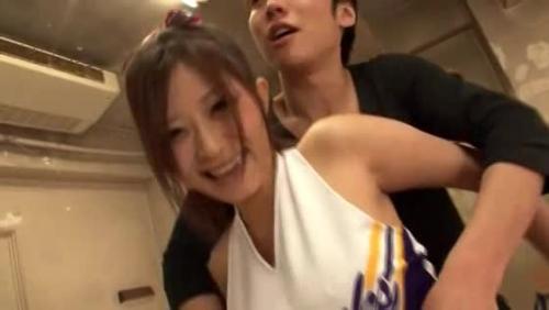 ＜ロリ＞巨乳美少女・さとう遥希が教室でハメられて潮吹いちゃう