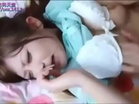 美人で有名な人妻がレイプされて感じてしまい大量潮吹き