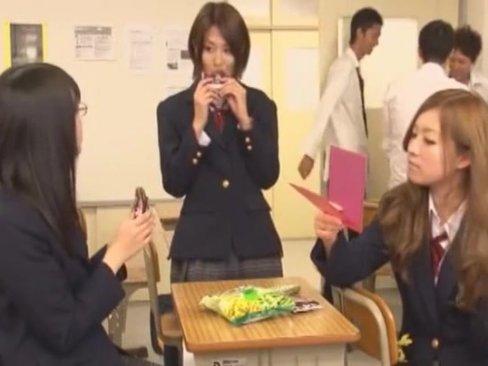 ハーレム学園性活で可愛いJKたちと中だしセックス